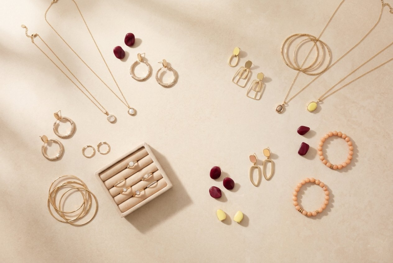 The holiday inventory & shipping timeline for retailers: when to order and what to stock